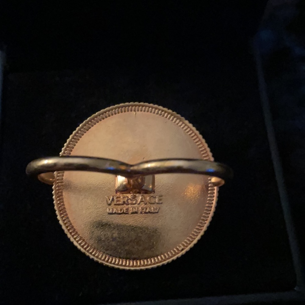 Versace - Picture 2 of 5